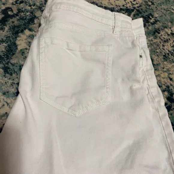 Shorts - Picture 2 of 3